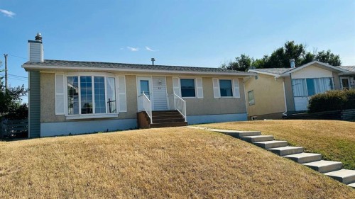 44 Cedar Crescent, Drumheller, AB - Outdoor