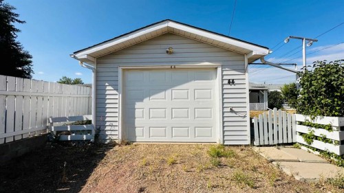 44 Cedar Crescent, Drumheller, AB - Outdoor