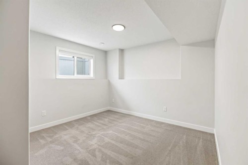 38 Bardwell Way, Sylvan Lake, AB - Indoor Photo Showing Other Room