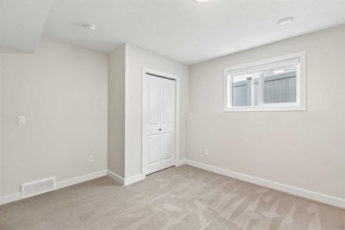 38 Bardwell Way, Sylvan Lake, AB - Indoor Photo Showing Other Room