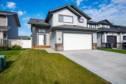 38 Bardwell Way  Sylvan Lake, AB T4S 0M8