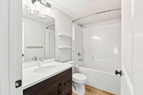 38 Bardwell Way, Sylvan Lake, AB - Indoor Photo Showing Bathroom