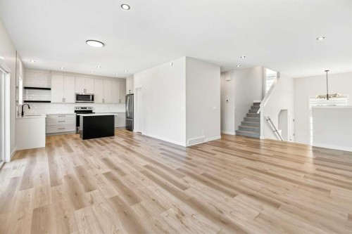 38 Bardwell Way, Sylvan Lake, AB - Indoor Photo Showing Kitchen