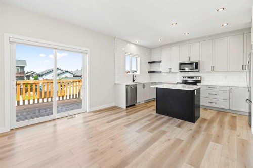 38 Bardwell Way, Sylvan Lake, AB - Indoor Photo Showing Kitchen With Upgraded Kitchen