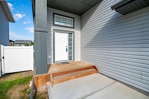 38 Bardwell Way, Sylvan Lake, AB - Outdoor With Exterior