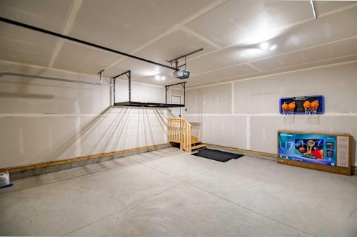 38 Bardwell Way, Sylvan Lake, AB - Indoor Photo Showing Garage