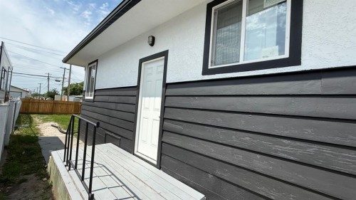 709 Centre Street, Hanna, AB - Outdoor With Exterior