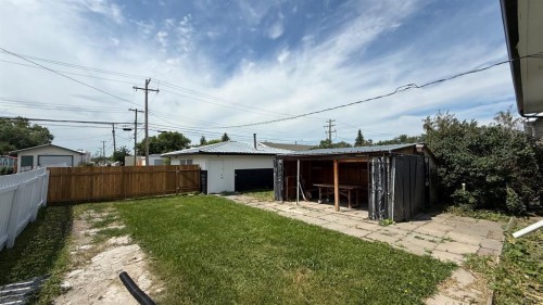 709 Centre Street, Hanna, AB - Outdoor