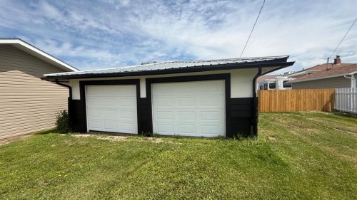 709 Centre Street, Hanna, AB - Outdoor With Exterior