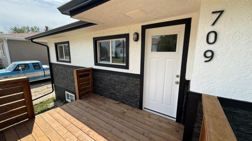 709 Centre Street, Hanna, AB - Outdoor With Exterior