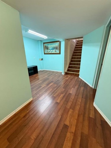 358 2 Street E, Drumheller, AB - Indoor Photo Showing Other Room