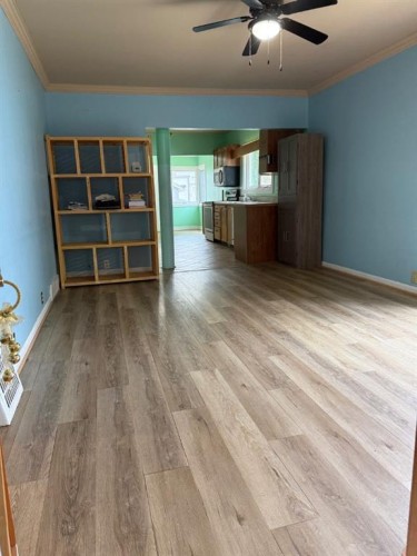 358 2 Street E, Drumheller, AB - Indoor