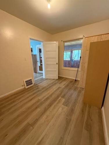 358 2 Street E, Drumheller, AB - Indoor Photo Showing Other Room