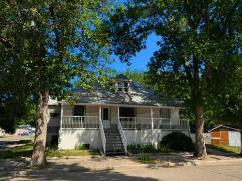 804 8 Street SE Medicine Hat, AB T1A 1M8