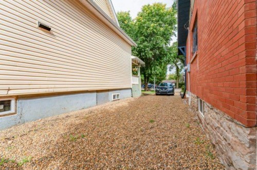 275 3 Ave E, Drumheller, AB 