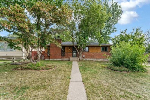642 Lakewood Road EAST Brooks, AB T1R 0L2