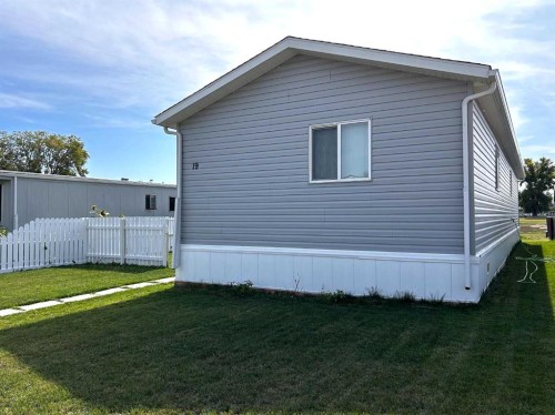 19 Eastbrook Drive EAST Brooks, AB T1R 0H9