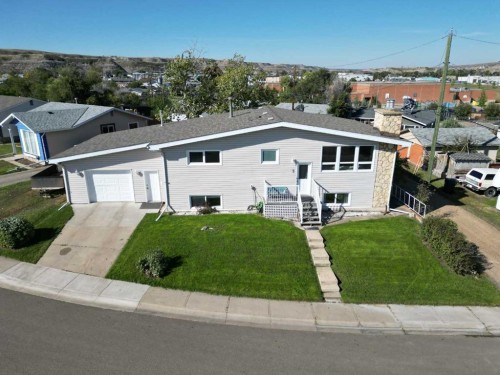 3 Spruce Drive, Drumheller, AB 