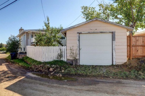 3 Spruce Drive, Drumheller, AB 