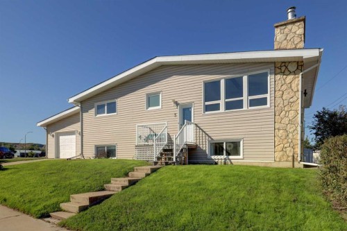 3 Spruce Drive, Drumheller, AB 