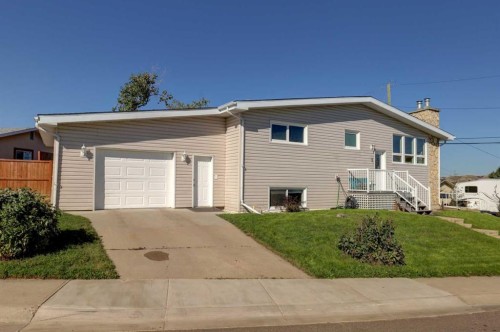 3 Spruce Drive, Drumheller, AB 