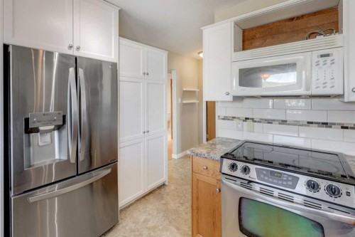 3 Spruce Drive, Drumheller, AB 