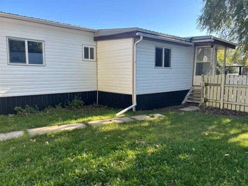 77 Greenbrook Village, Brooks, AB 