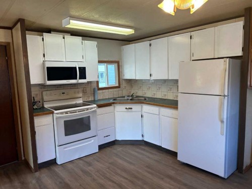77 Greenbrook Village, Brooks, AB 