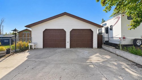 139 Shacker Crescent West, Hanna, AB 