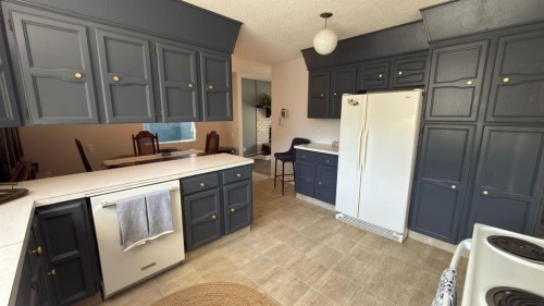 307 6 Avenue West, Hanna, AB 