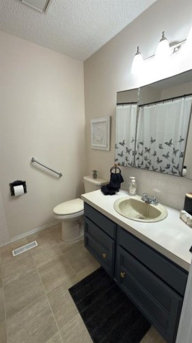 307 6 Avenue West, Hanna, AB 
