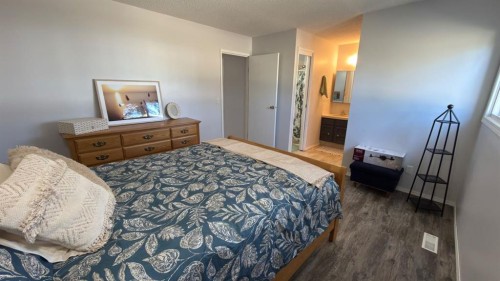 307 6 Avenue West, Hanna, AB 