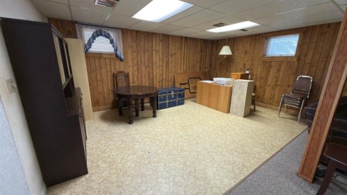 307 6 Avenue West, Hanna, AB 