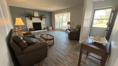 307 6 Avenue West, Hanna, AB 