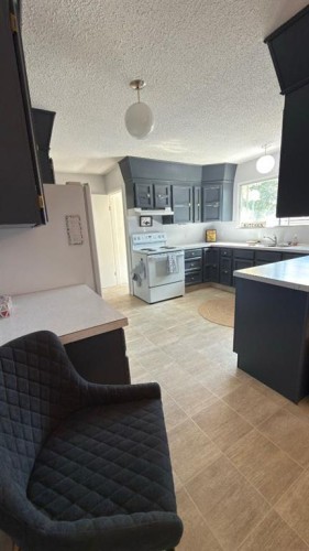 307 6 Avenue West, Hanna, AB 