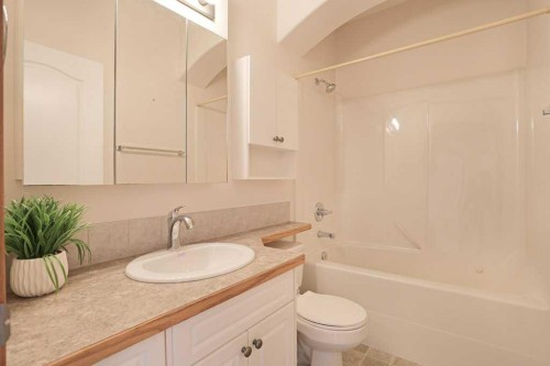 75 Sunset Crescent Sw, Medicine Hat, AB 