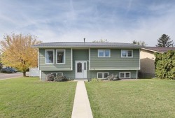 3 Ash Street WEST Brooks, AB T1R 0A6