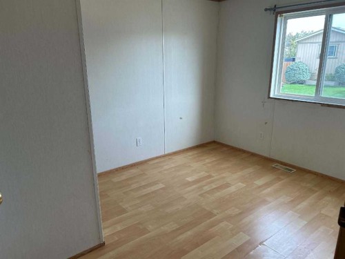 28 Maple Drive West, Brooks, AB 