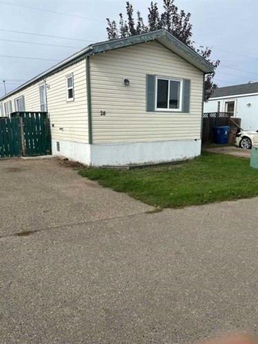 28 Maple Drive West, Brooks, AB 