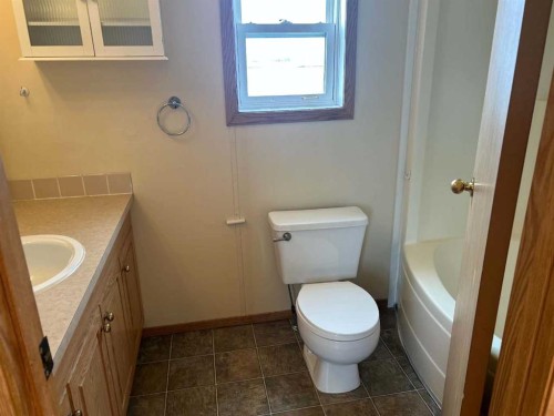 28 Maple Drive West, Brooks, AB 