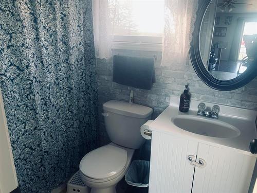 4916 53 Street, Amisk, AB - Indoor Photo Showing Bathroom