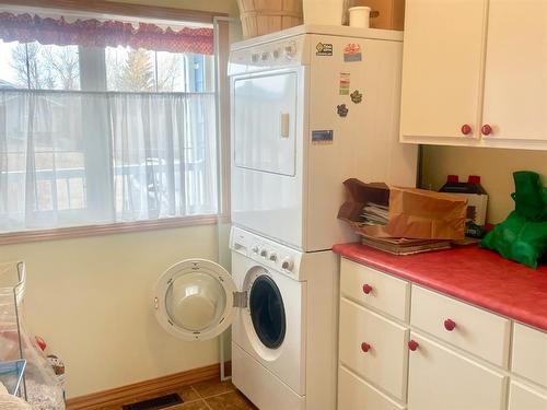 4619 51 Street, Mannville, AB - Indoor Photo Showing Laundry Room