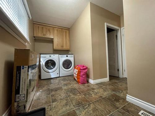118 1 Street, Paradise Valley, AB - Indoor Photo Showing Laundry Room