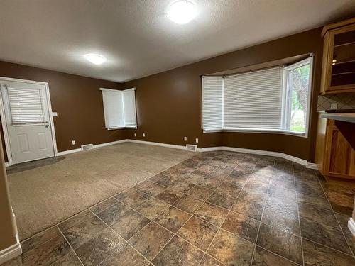 118 1 Street, Paradise Valley, AB - Indoor Photo Showing Other Room