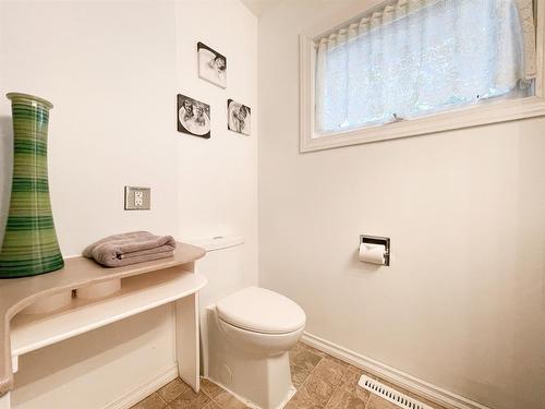 5407 48 Street, Provost, AB - Indoor Photo Showing Bathroom