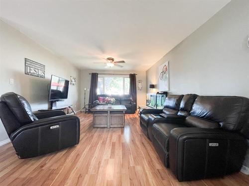 5407 48 Street, Provost, AB - Indoor Photo Showing Living Room