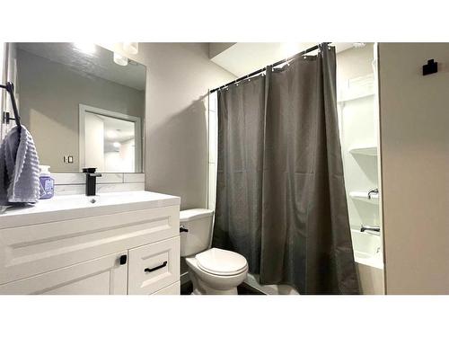 1102 9Th Ave., Wainwright, AB - Indoor Photo Showing Bathroom