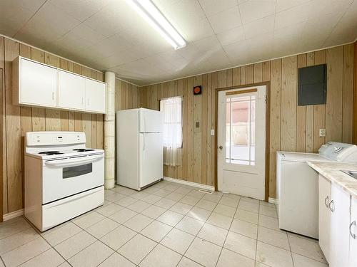 1037 8 Avenue, Wainwright, AB - Indoor Photo Showing Laundry Room