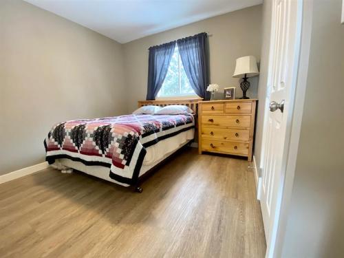 8 Rydberg Street, Hughenden, AB - Indoor Photo Showing Bedroom