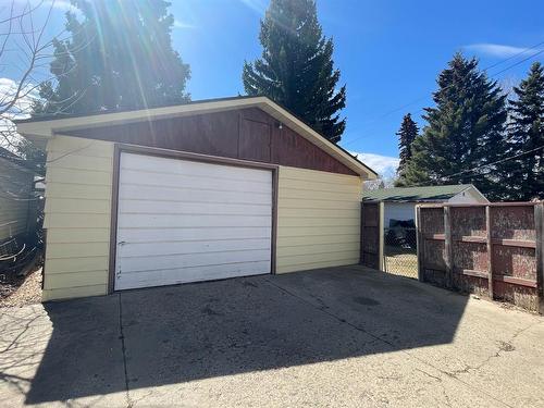 722 5 Avenue, Wainwright, AB - Outdoor With Exterior